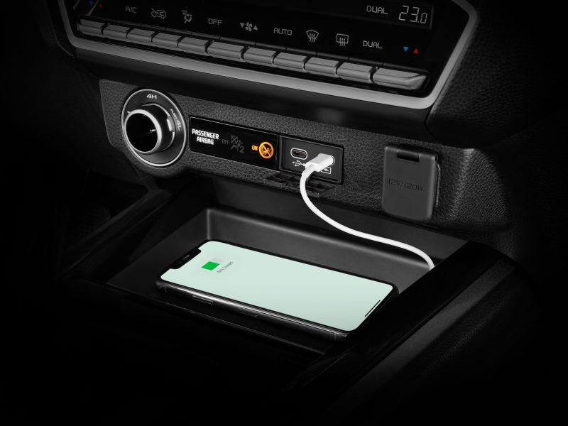 LHD_USB-C_2 port_Auto AC_PAB with Phone